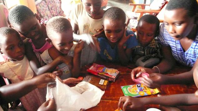 Remis de cadeaux chez notre partenaire burundais en 2008